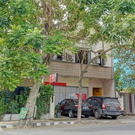 Oyo 90234 Dhoho Family Guest House Кедири Экстерьер фото