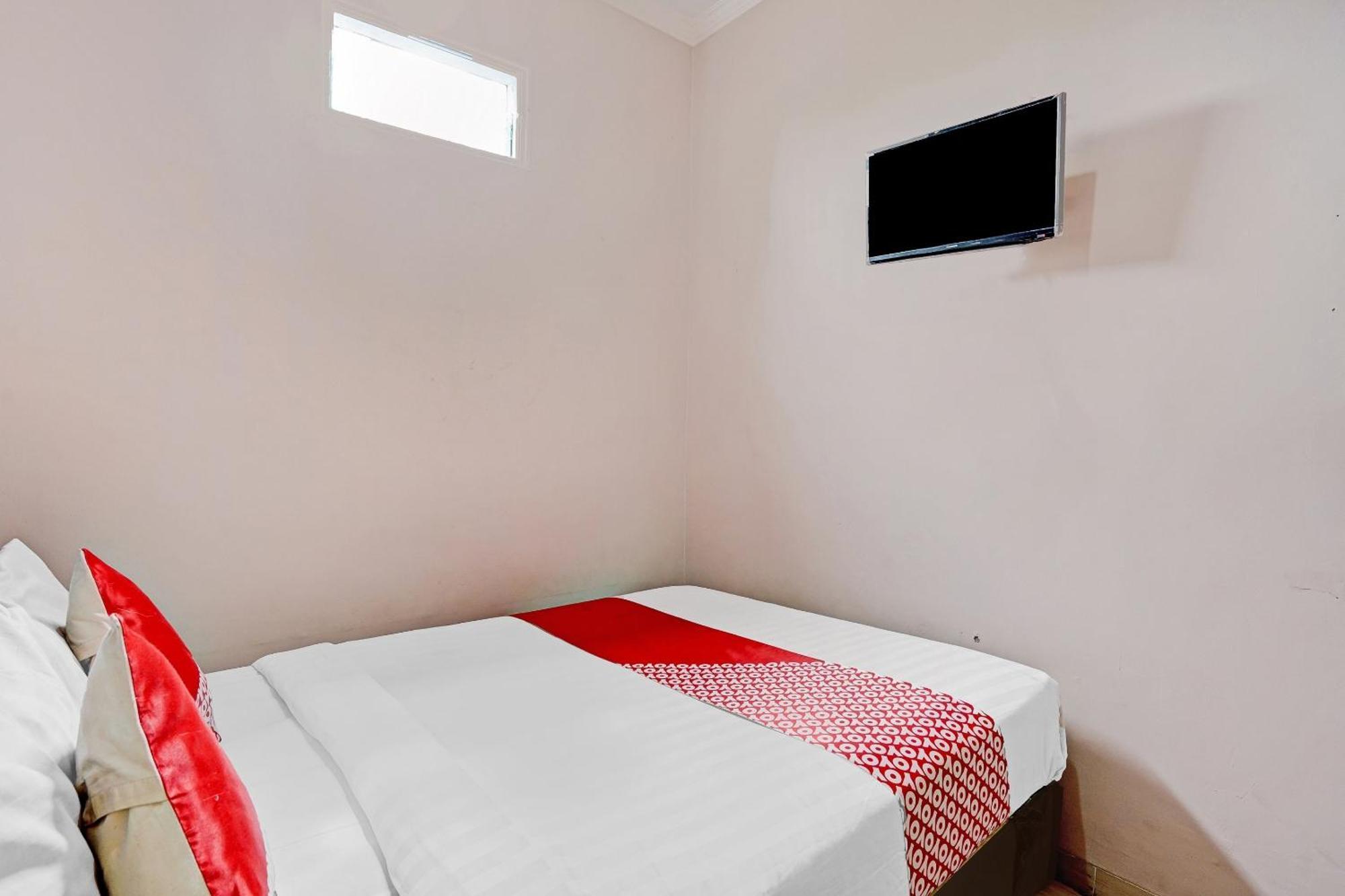 Oyo 90234 Dhoho Family Guest House Кедири Экстерьер фото