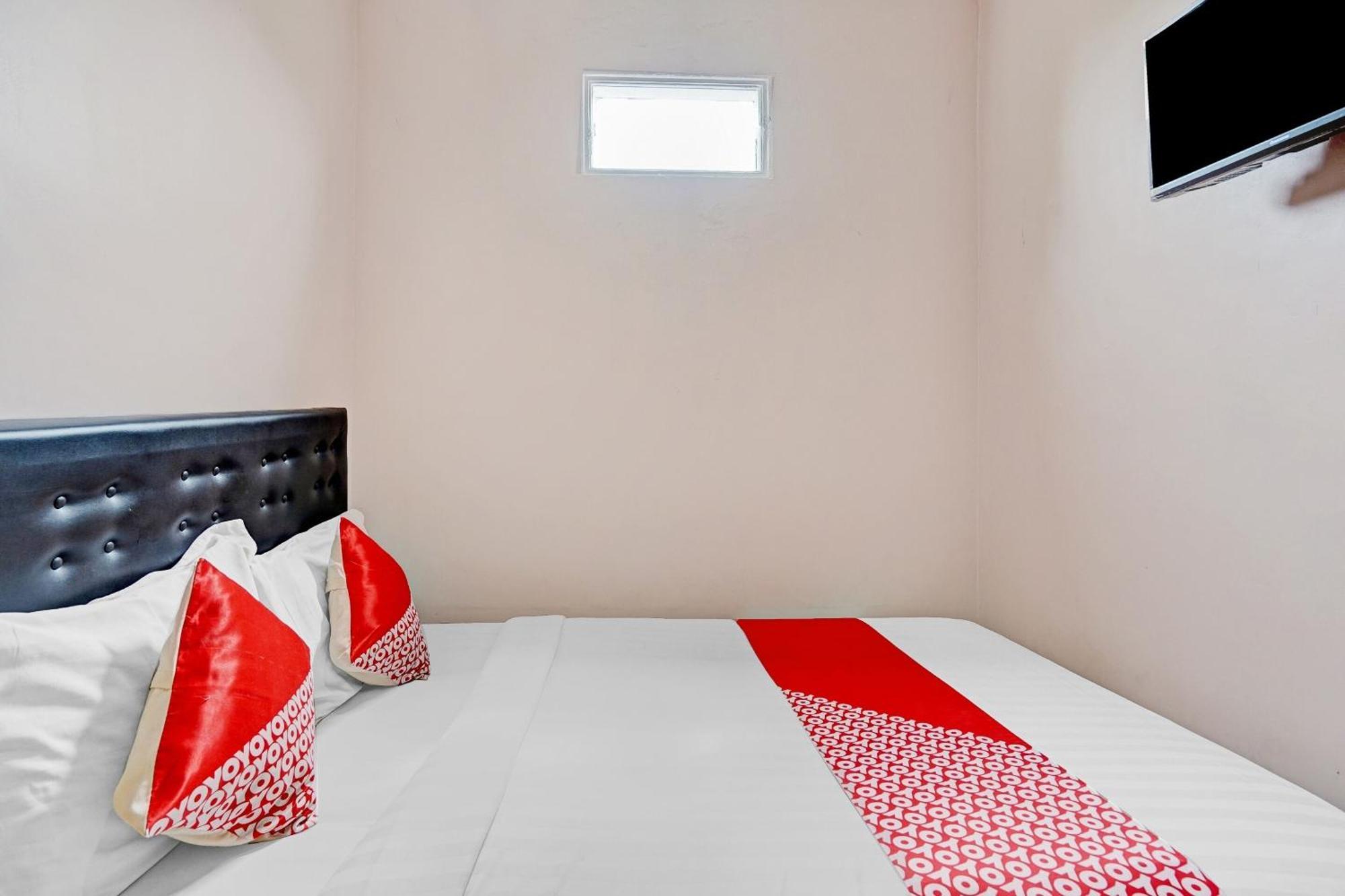 Oyo 90234 Dhoho Family Guest House Кедири Экстерьер фото