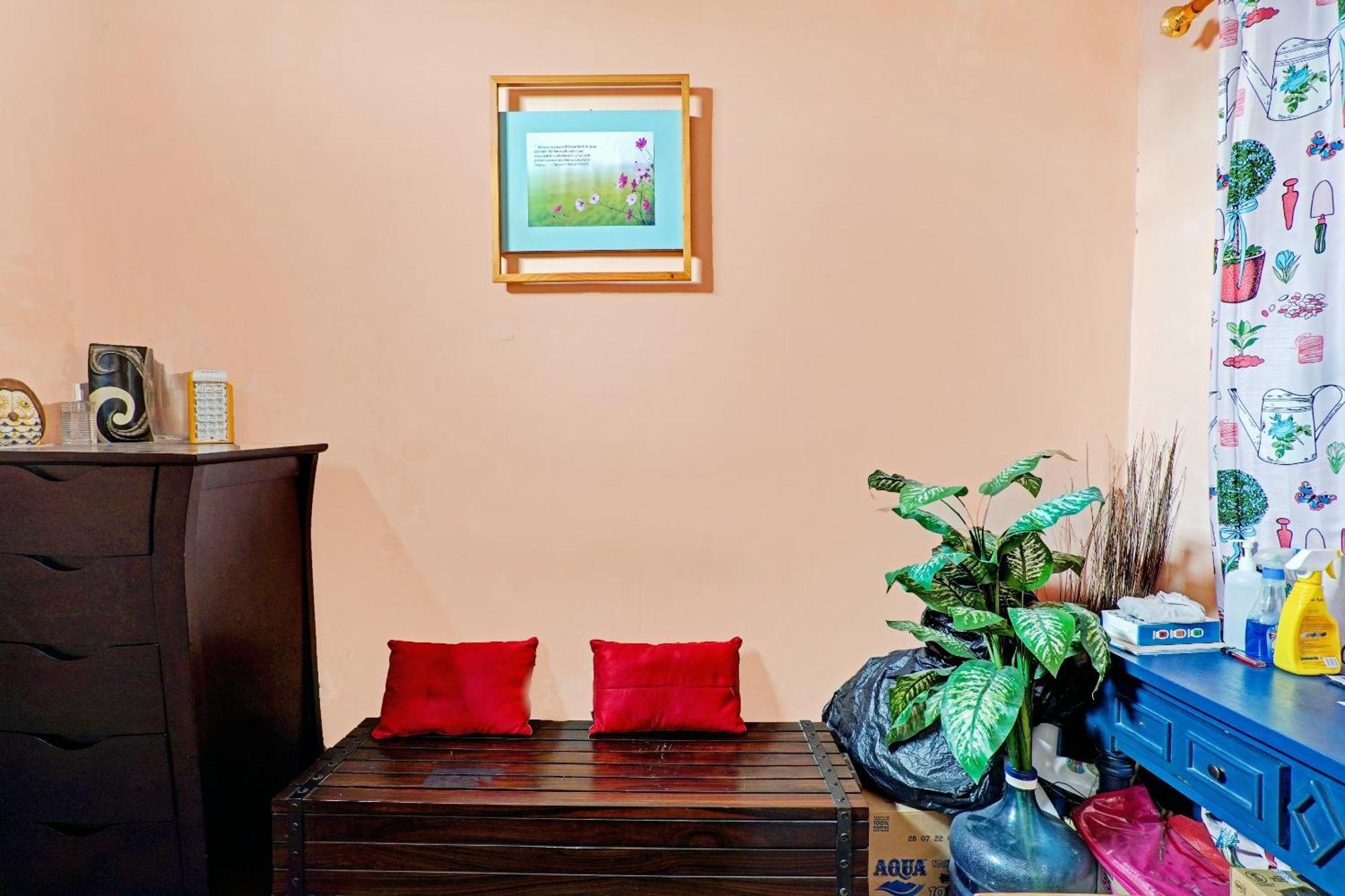 Oyo 90234 Dhoho Family Guest House Кедири Экстерьер фото